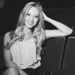 Meet your Posher, Caitlin